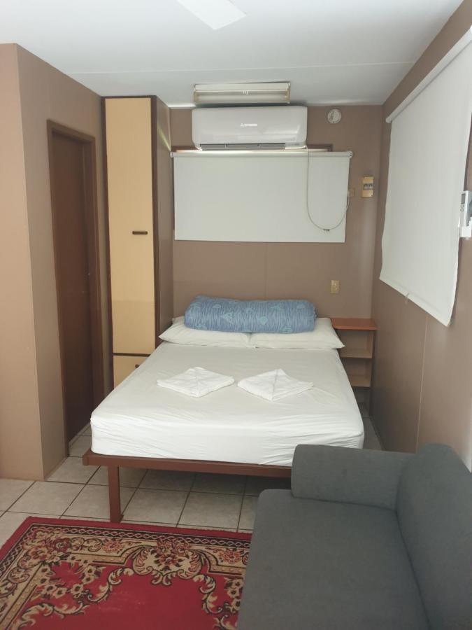 פארקס Newell Hwy Caravan Park מראה חיצוני תמונה